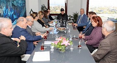 İzmir Narlıdere'de Başkan Engin muhtarlarla buluştu