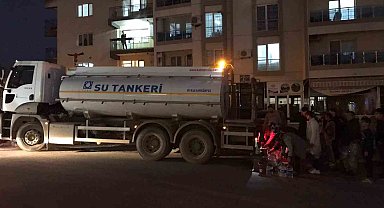 İzmir'in o ilçesinde 3 gündür su çilesi: Tankerler önünde kuyruk