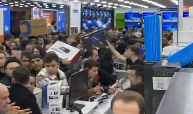 Mağaza açılışında izdiham: Fenalık geçirenler oldu