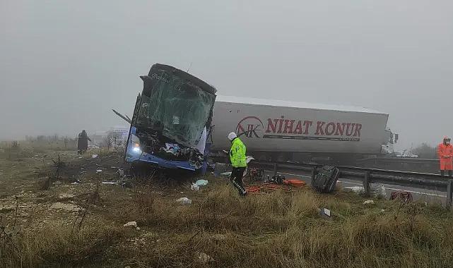 Şanlıurfa’da feci kaza: Yolcu otobüsü ve 2 tır çarpışt