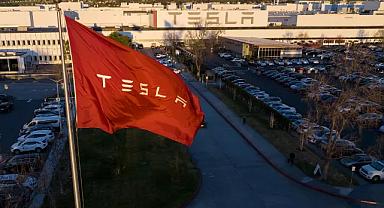 Tesla'nın robotu bir mühendise saldırıp kan döktü