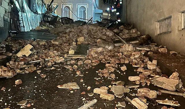 Yıkım sırasında 1 işçi göçük altında kaldı