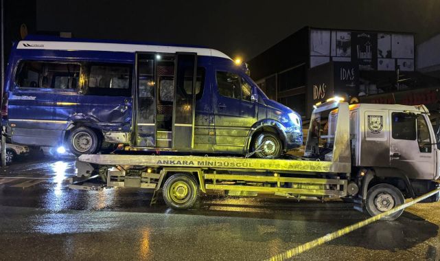 Ankara'da otomobille minibüs çarpıştı: 11 yaralı