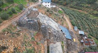 Antalya'da heyelan: 2 katlı ev çöktü