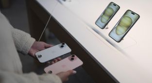 Appel telefonda zirvede