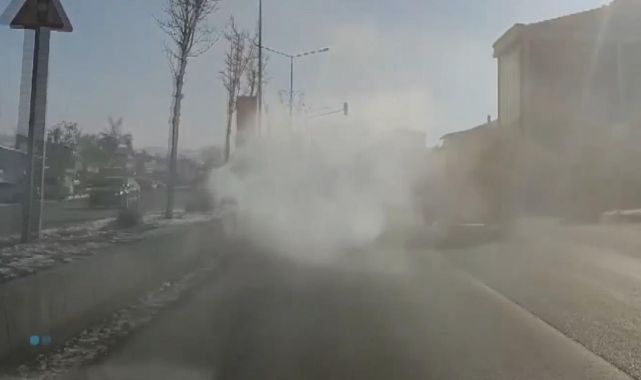 Arızalı otomobil yolları dumana boğdu