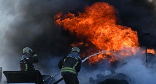 Başkentte 7 katlı binanın çatısında çıkan yangın 9 saatlik çalışma sonunda söndürüldü