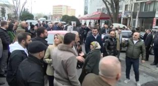 Başörtülü kadına saldırı