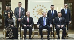 Büyükelçilerden Cumhurbaşkanı Erdoğan'a güven mektubu