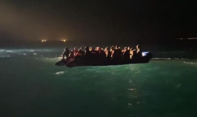 Çanakkale açıklarında botları arızalanan 43 düzensiz göçmen kurtarıldı