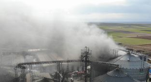 Edirne'de sıvı yağ fabrikasında yangın