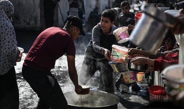 Gazzede açlık ve susuzluk kol geziyor