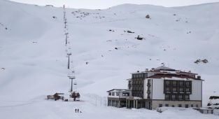 Hakkari'deki Merga Bütan Kayak Merkezi misafirlerini ağırlamaya başladı