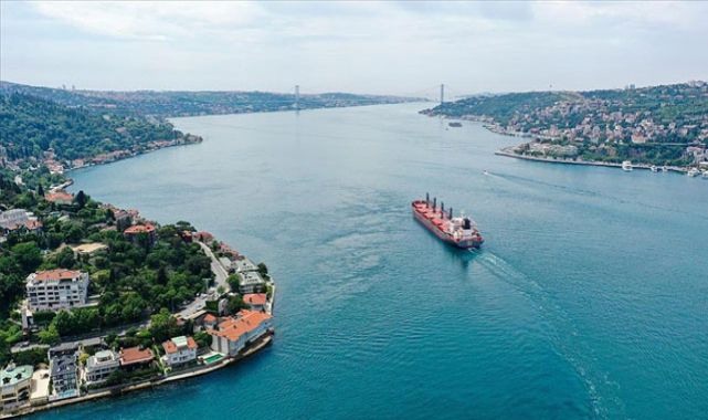 İstanbul Boğazı'nda gemi trafiği yeniden açıldı