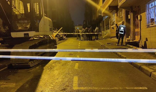 İstanbul'da inşaat temelinde toprak kayması: 2 bina tahliye edildi