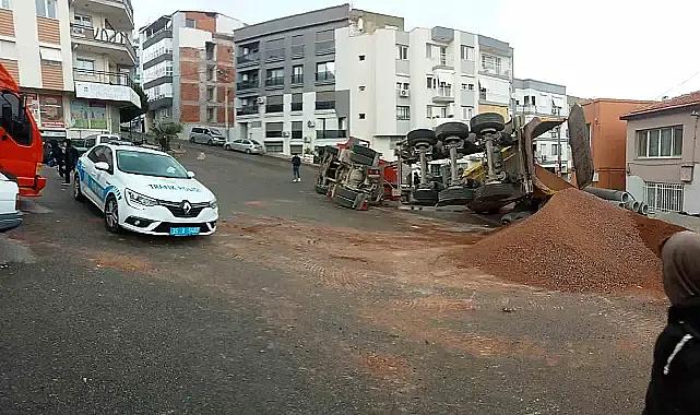 İzmir'de hafriyat kamyonunun devrilme anı kamerada