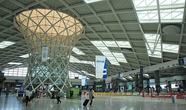 İzmir’de hava yolu ulaşımına sis engeli