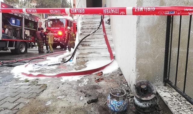 İzmir’de yangın: İki ev alev topuna döndü, tüpler bomba gibi patladı
