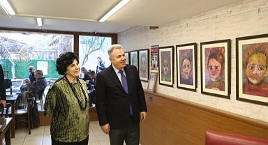İzmir Valisi Süleyman Elban'dan 'Anne koluma adımı yaz' sergisine ziyaret