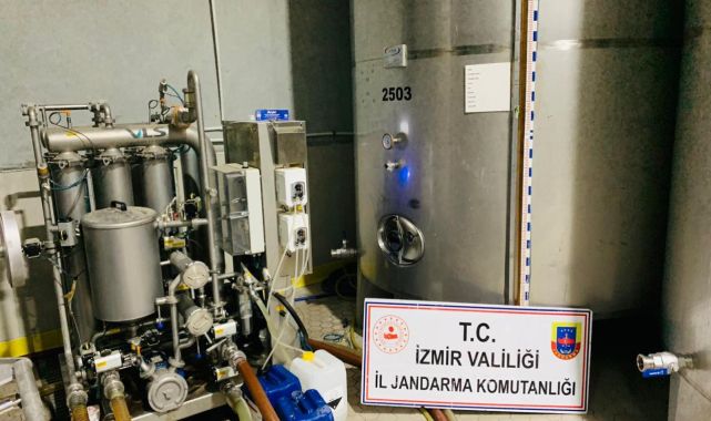 İzmir'de 5 bin 800 litre etil alkol ele geçirildi
