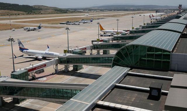 İzmir'de hava ulaşımına sis engeli