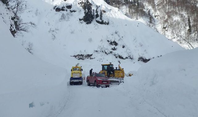 Kar altında kalan aracını 4 gün sonra buldu