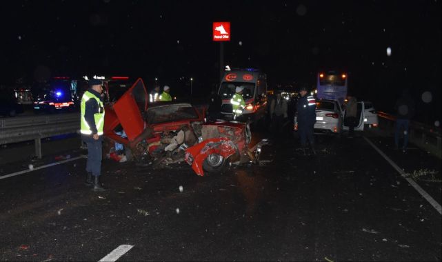 Manisa'da zincirleme trafik kazası: 2 ölü, 3 yaralı