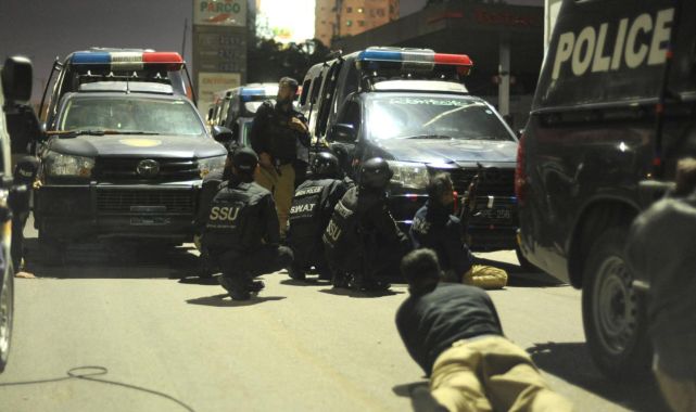 Pakistan'da siyasetçilere saldırı hazırlığındaki 2 intihar bombacısı yakalandı