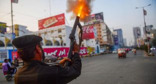 Pakistan'da siyasi parti taraftarları çatıştı: 1 ölü