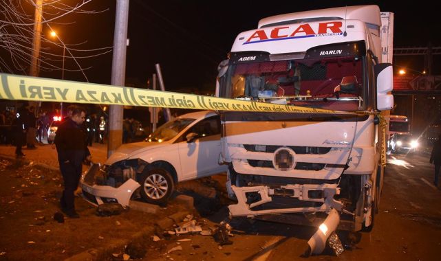 Şanlıurfa'da tır ile otomobil çarpıştı: 1 ölü, 4 yaralı
