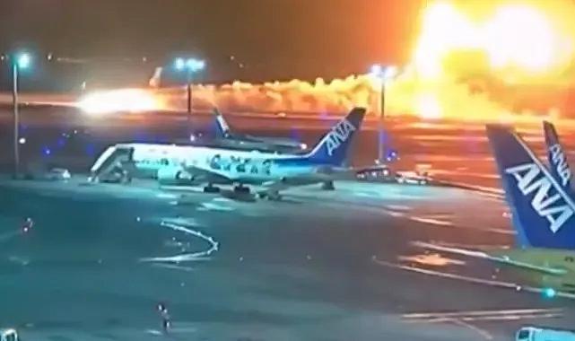 Tokyo'da çarpışan uçaklarda 5 kişi hayatını kaybetti