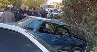 Adana'da iki otomobil çarpıştı: 6 yaralı