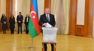 Aliyev oyunu işgalden kurtarılan 'Hankendi'de kullandı