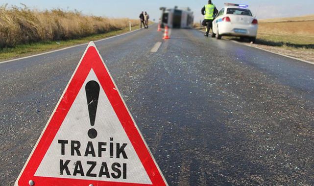 Antalya'da hafif ticari araçla tır çarpıştı: 1 ölü, 1 yaralı