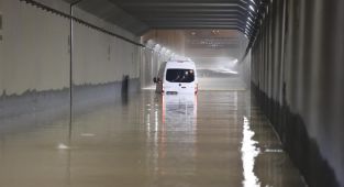 Antalya'da şiddetli yağış sele neden oldu
