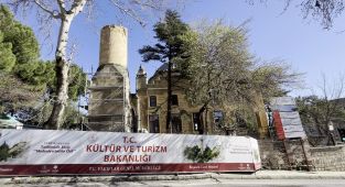 Asrın felaketinin izleri tarihi yapılardan temizleniyor