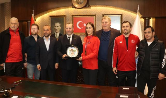 Avrupa şampiyonu milli güreşçi Buse Tosun Çavuşoğlu, Yalova Belediyesini ziyaret etti