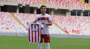 Azizbek Turgunboev resmen Sivassporda