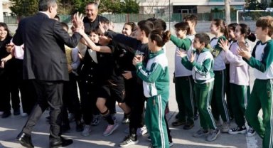 Bakan Tekin İzmir'de okul ziyaretleirnde