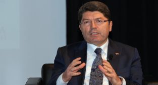 Bakan Tunç: Darbe, milli irade hırsızlığıdır