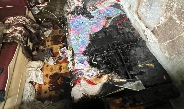Elektrikli battaniye evi yaktı
