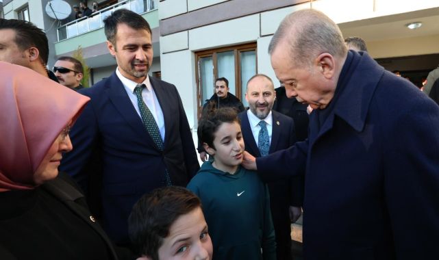 Erdoğan, Kahramanmaraş'ta depremzede aileyle bir araya geldi