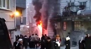 Esenyurt'taki 4 katlı binada yangın