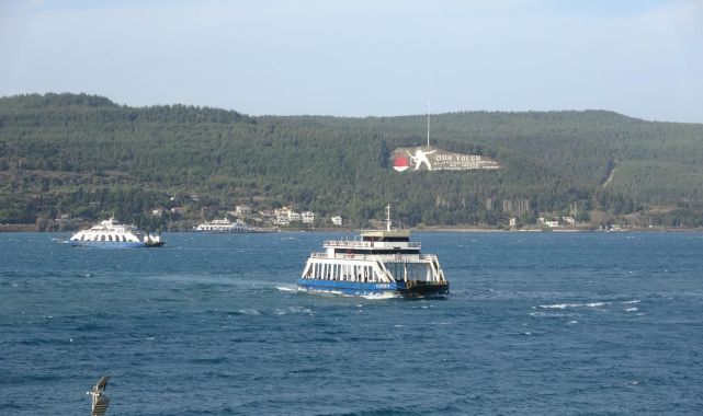 Gökçeada ve Bozcaada feribot seferlerine fırtına engeli