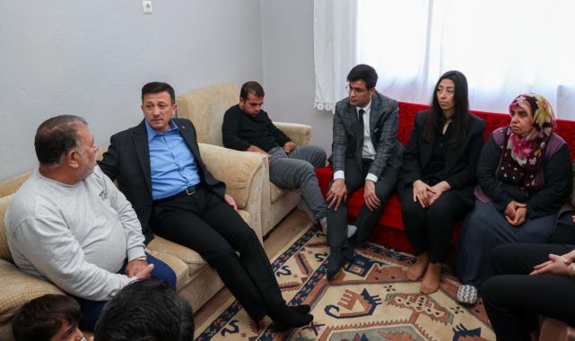 Hamza Dağ depremzede aileyi ziyaret etti