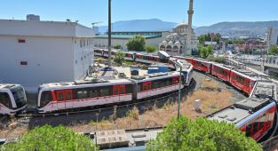 İzmir Büyükşehir Belediye Başkan adayları Dağ ve Tugay'dan ücretsiz aktarma açıklaması