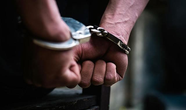 İzmir’de FETÖ operasyonu: 23 gözaltı