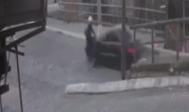 İzmir’de motosiklet sürücüsünün ölümden döndü
