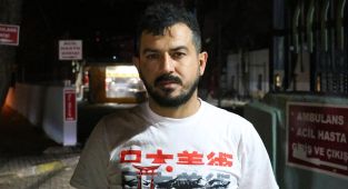 İzmir'de bir kişi taksiciyi sırtından makasla yaraladı