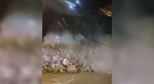 Lübnanda 3 katlı bina çöktü: En az 4 ölü